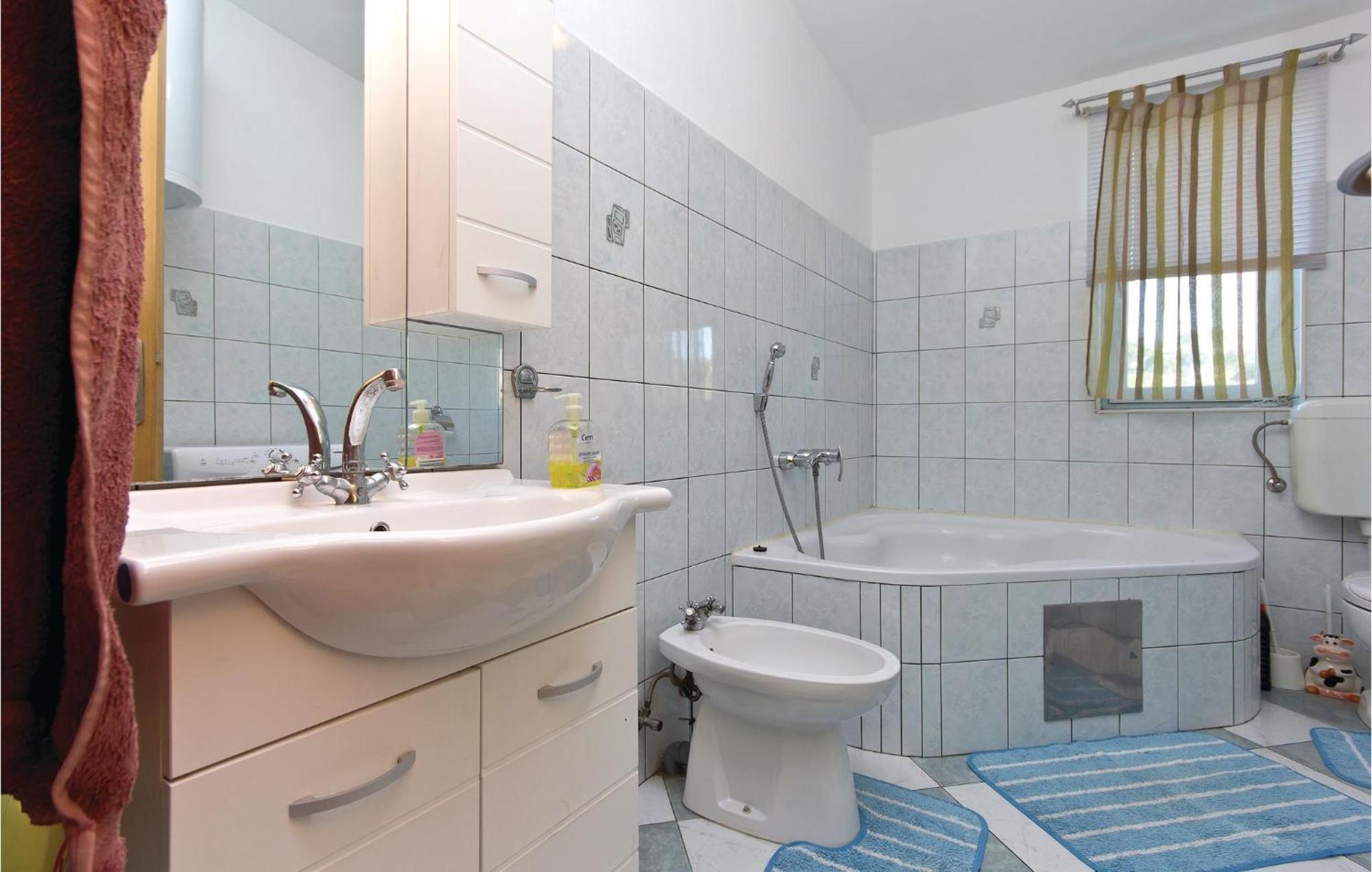 3 Bedroom Gorgeous Apartment In Marčana Eksteriør billede